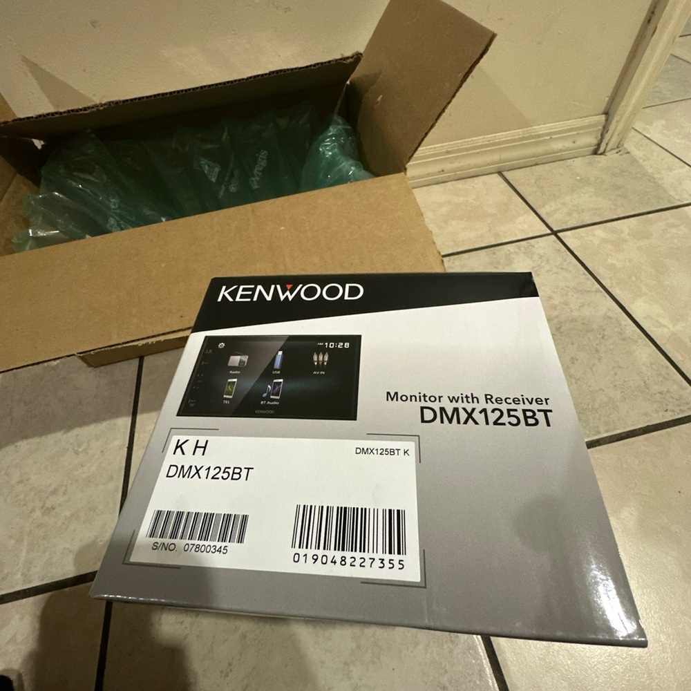 KENWOOD Monitor with Receiver
DMX125BT Bluetooth®